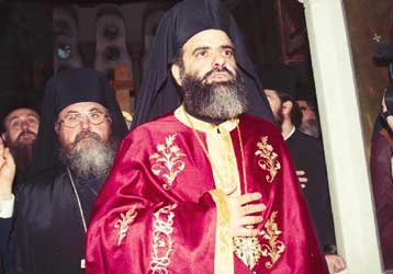 Ενδεχόμενο αναβολής του δημοψηφίσματος αφήνει ο Θεόκλητος – Διασταυρούμενα πυρά ιεραρχών