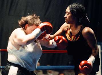 Οι κόρες των Μοχάμεντ Αλι-Τζο Φρέζιερ αναβιώνουν το θρυλικό αγώνα του 1970