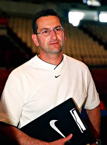 Ανακοινώνει τον Σαμ Τζέικομπσον ο Ολυμπιακός