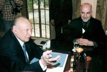 Για σκληρή σύγκρουση Κληρίδη και Ντε Σότο στη Γενεύη κάνει λόγο η Hurriyet