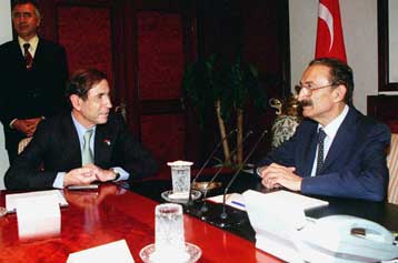 Νέος προσωρινός υπουργός Εξωτερικών του Ισραήλ ο Σλόμο Μπεν Αμί – Πρώτη του επίσκεψη στην Τουρκία