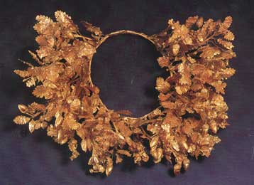 Χρυσό στεφάνι της εποχής του Φιλίππου του Β΄  βρήκε και παρέδωσε αγρότης