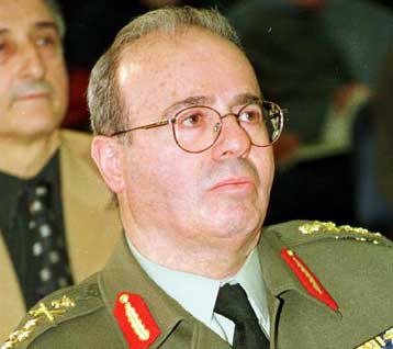 Επαφές του αρχηγού ΓΕΕΘΑ στη Βρετανία υπό τη σκιά της δολοφονίας Σόντερς