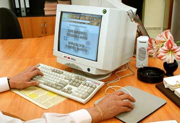 Χωρίς έκπτωση θα γίνεται η αποπληρωμή του επιπλέον φόρου για 400.000 φορολογούμενους