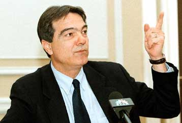 Εκκληση Χριστόδουλου για ψυχραιμία – Σκληρή απάντηση Ν.Σηφουνάκη για το persona non grata