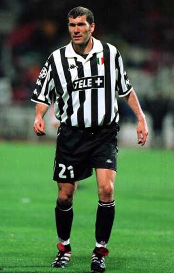 Σκέφτηκε να φύγει αλλά θα συνεχίσει στη Γιουβέντους ο Ζινεντίν Ζιντάν