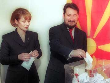 Ο Στοϊμένοφ πρόεδρος του  διασπασμένου πλέον VMRO