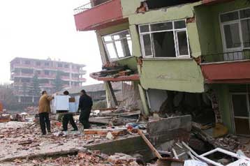 Λήψη μέτρων στην Τουρκία για την πιθανότητα νέου σεισμού