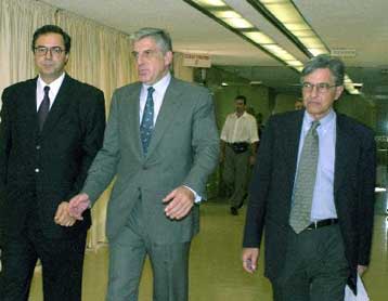 Καυτός ο Αύγουστος για οικονομία και εργασιακό