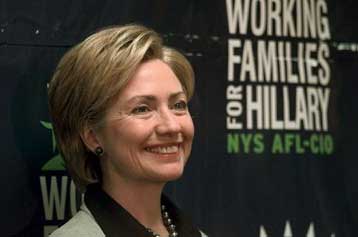 Ο πρόεδρος Κλίντον έπαιξε σαξόφωνο για χάρη της Χίλαρι