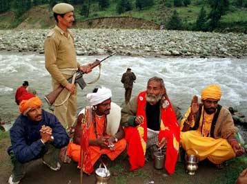 Οι αντάρτες του Κασμίρ καταγγέλλουν την Ινδία για καταπάτηση της εκεχειρίας