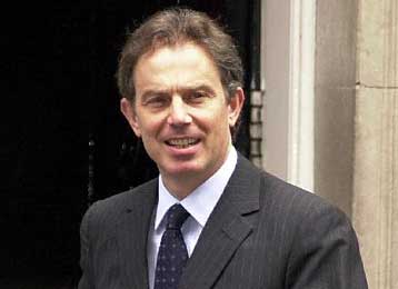 Στο περιθώριο θα μείνει η Βρετανία εάν δεν υιοθετήσει το ευρώ, δηλώνει ο Κρ.Πάτεν