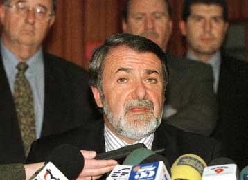 Διάλογος με την ΕΤΑ μόνο εάν κηρύξει εκεχειρία, λέει ο Ισπανός υπουργός Εσωτερικών