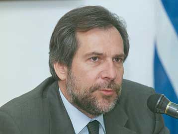 Σκληρή απάντηση Παπουτσή προς την ιταλική κυβέρνηση για τη λαθρομετανάστευση