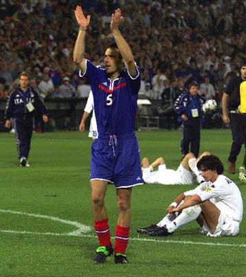 Η Γαλλία με τη μεικτή κόσμου προς τιμήν του Μπλαν