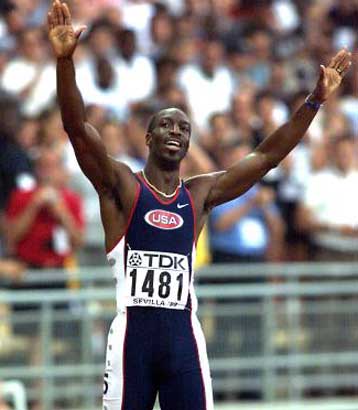 Ανέβαλε την ευρωπαϊκή του πρεμιέρα ο Μάικλ Τζόνσον