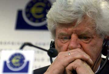 Νέα υποχώρηση του ευρώ – Αμετάβλητα τα ευρωπαϊκά επιτόκια από την ΕΚΤ