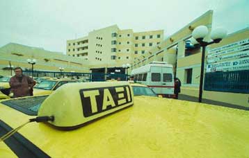 Αυξήσεις στα κόμιστρα των ταξί ζητούν οι ιδιοκτήτες τους