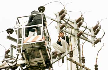 Στο σκοτάδι κρατά η ΔΕΗ χωριό της Πίνδου