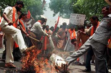 Συνομιλίες για κατάπαυση του πυρός ξεκινά η Ινδία με τους αυτονομιστές του Κασμίρ