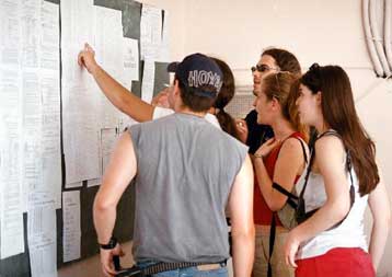 Μόνο για τη φετινή σχολική χρονιά επανέρχεται ο θεσμός των μετεξεταστέων για τη Β Λυκείου