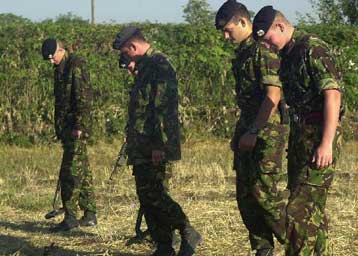 Δύο Βρετανούς και δύο Καναδούς συνέλαβε ο γιουγκοσλαβικός στρατός στο Μαυροβούνιο