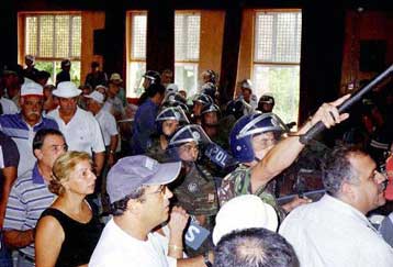 Διχασμό στα Κατεχόμενα προωθούν κέντρα της Αγκυρας, καταγγέλλουν Τουρκοκύπριοι