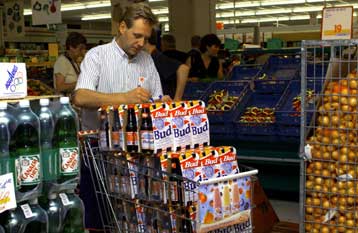 Το 17% των Ελλήνων μισθωτών κάτω από τα όρια της φτώχειας