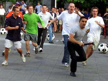 Ποδοσφαιριστής της Κάρντιφ μεταξύ των χούλιγκαν του EURO 2000