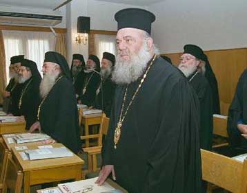 Αστοχες ενέργειες από κυβέρνηση και Εκκλησία για τις ταυτότητες, διαπιστώνει ο Θηβών