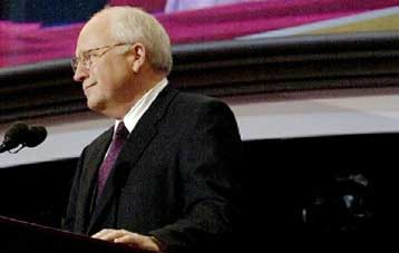 Το δίδυμο Μπους – Τσένι επελέγη πανηγυρικά από τους Ρεπουμπλικάνους – Σφοδρή επίθεση σε Γκορ