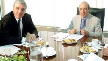 Συνάντηση Σημίτη – Παπαντωνίου για τις οικονομικές εξαγγελίες της κυβέρνησης στη ΔΕΘ