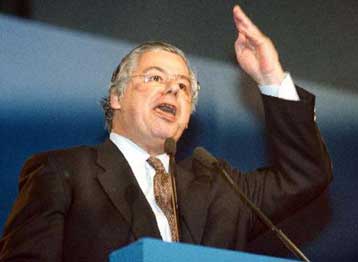 Νέα επιστολή Εβερτ για χειραγώγηση του ΧΑΑ – Κατηγορεί Εθνική και Εμπορική