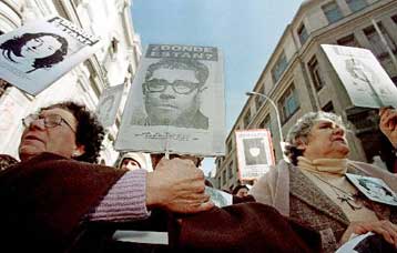 Αναβλήθηκε η απόφαση για την άρση της ασυλίας του Πινοσέτ