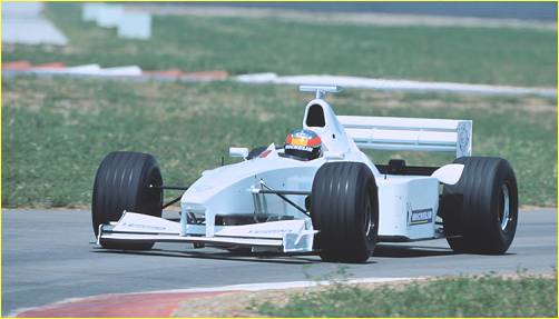 Formula 1: Ξεκίνησε νωρίτερα ο πόλεμος των ελαστικών