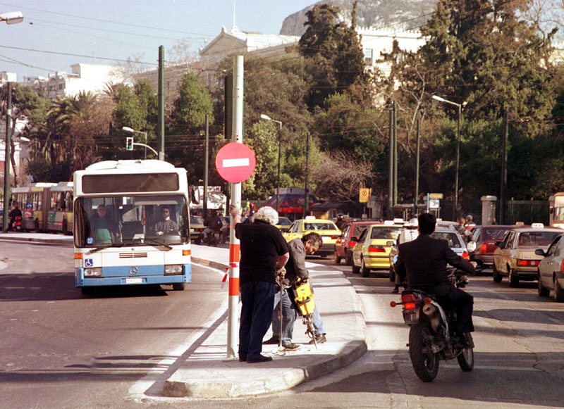 Τα μονά-ζυγά επιστρέφουν από σήμερα στο κέντρο της Αθήνας