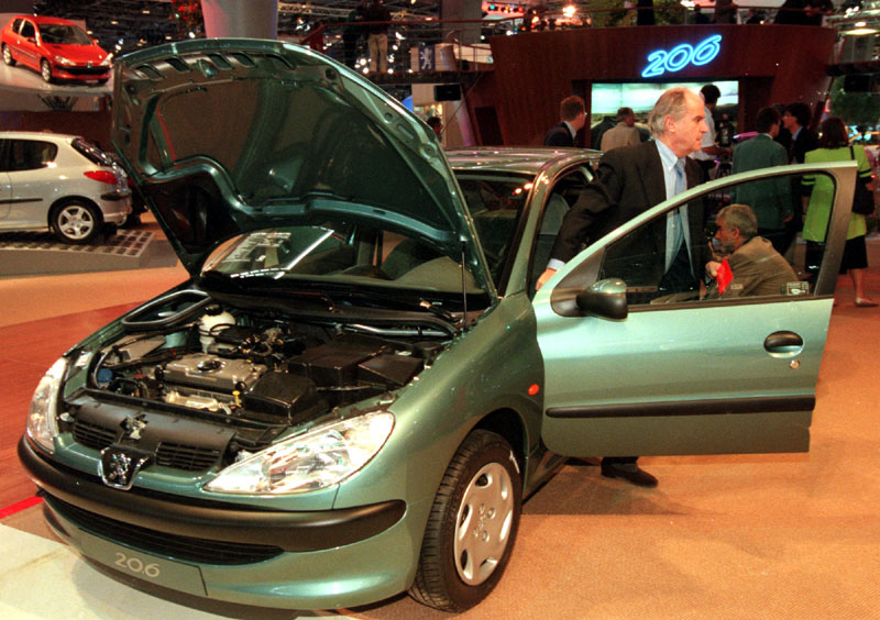 Προληπτικό έλεγχο των πλευρικών αερόσακων στα Peugeot 206 προγραμματίζει η ελληνική αντιπροσωπεία
