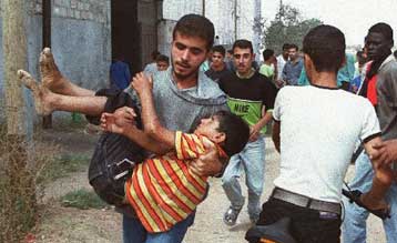 Το Ισραήλ κατηγορεί τους Παλαιστινίους για τις συμπλοκές <i>Εκκληση Μπαράκ προς τον Αραφάτ</i>