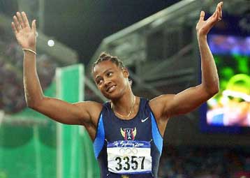 Η Μάριον Τζόουνς έδειξε το δρόμο για το χρυσό στα 4×400