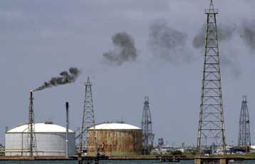 Από διεθνή οικονομικά συμφέροντα διατηρείται η αστάθεια στην πετρελαϊκή αγορά