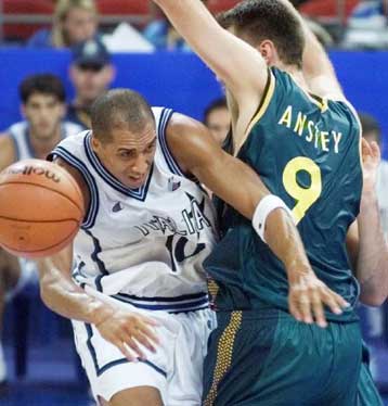 Πέμπτη η Ιταλία στο μπάσκετ, 69-59 τη Γιουγκοσλαβία