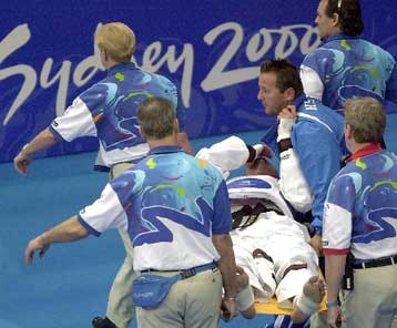 Ατυχος ο Νικολαΐδης – Αποχώρησε καθώς έσπασε το πόδι του