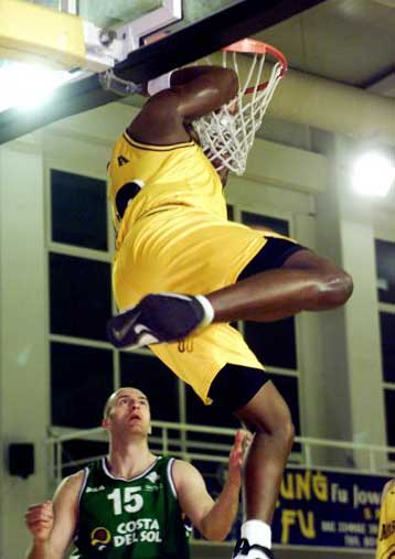 Το Μαρούσι πήρε τα «Μαυροσκούφεια»<I>Τρίτος ο Ερυθρός Αστέρας</i>