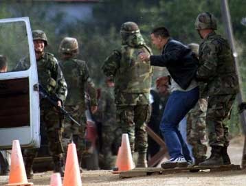 Οι ένοπλες ληστείες κατά ξένων αποστολών ο νέος «πονοκέφαλος» της ειρηνευτικής δύναμης στο Κόσοβο