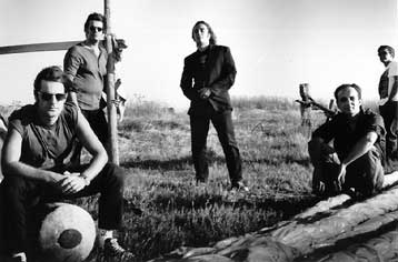 Οι Τρύπες στο Ρόδον για τρεις εμφανίσεις