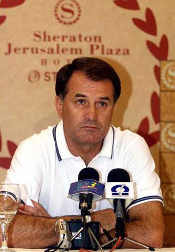 Θα το παλέψουμε, δηλώνει ο Ντούσαν Μπάγεβιτς για την κλήρωση του Κυπέλλου UEFA