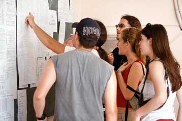 Αναρτώνται οι βαθμολογίες των μετεξεταστέων στα λύκεια της χώρας