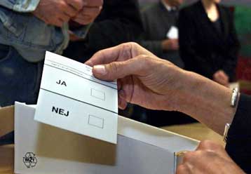 Κλυδωνισμοί στο ευρώ μετά το «όχι» των Δανών <i>Ανησυχούν οι 15 υπουργοί Οικονομικών</i>