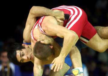 Για το χάλκινο ο Καρντάνοφ στα 54κ. της ελευθέρας πάλης, έχασε 5-3 στον ημιτελικό