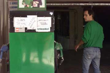 Μειώνει τον ειδικό φόρο κατανάλωσης στο ντίζελ η κυβέρνηση<i>Πολλά προβλήματα στον ανεφοδιασμό τ